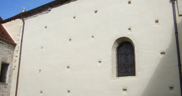 Restauration à la chaux de la façade sud de la Nef de l'église de Bure-Les-Templiers