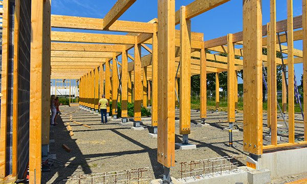 Ossature bois porteuse recevant le béton de chanvre ©HanUMAN architectes